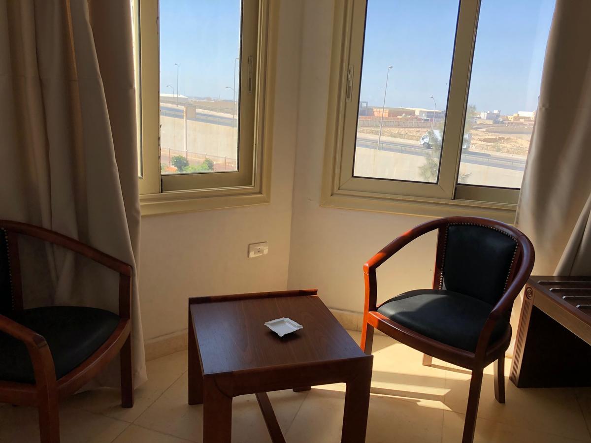 Royal Nj Hotel Borg El Arab Esterno foto